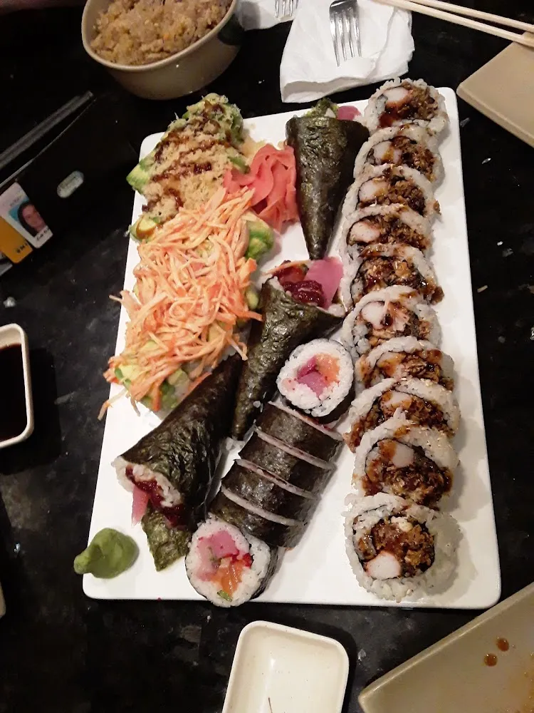 Spicy Tuna Roll Dragon Roll Bella Roll